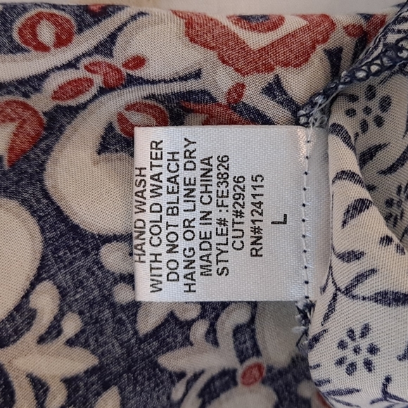 Fleur Elise wrap in large. 100% rayon. Red, white and navy in color. - Picture 5 of 5